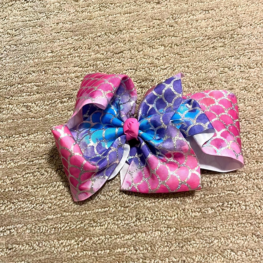 Jojo Siwa bow